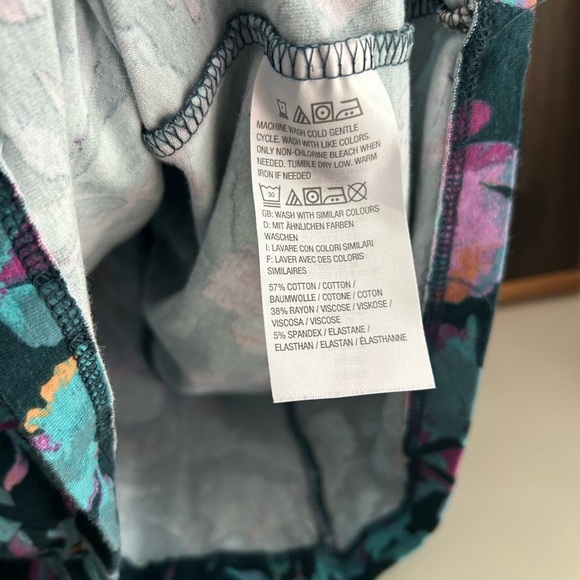 D&Co Teal and Purple Floral Top XL - Picture 8 of 16